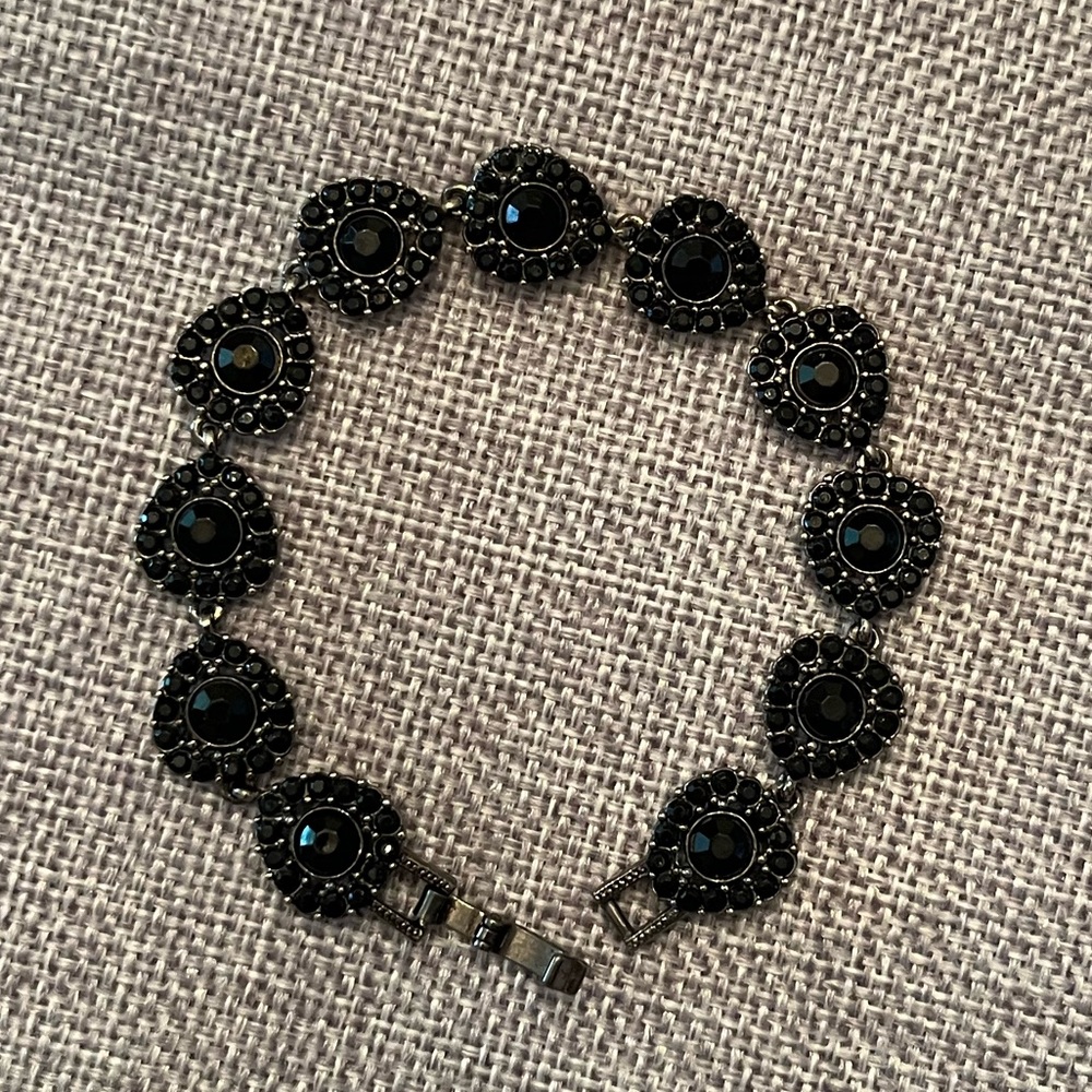 Liz Claiborne Vintage Black Rhinestone Gun Metal Link Bracelet - approx. 7”